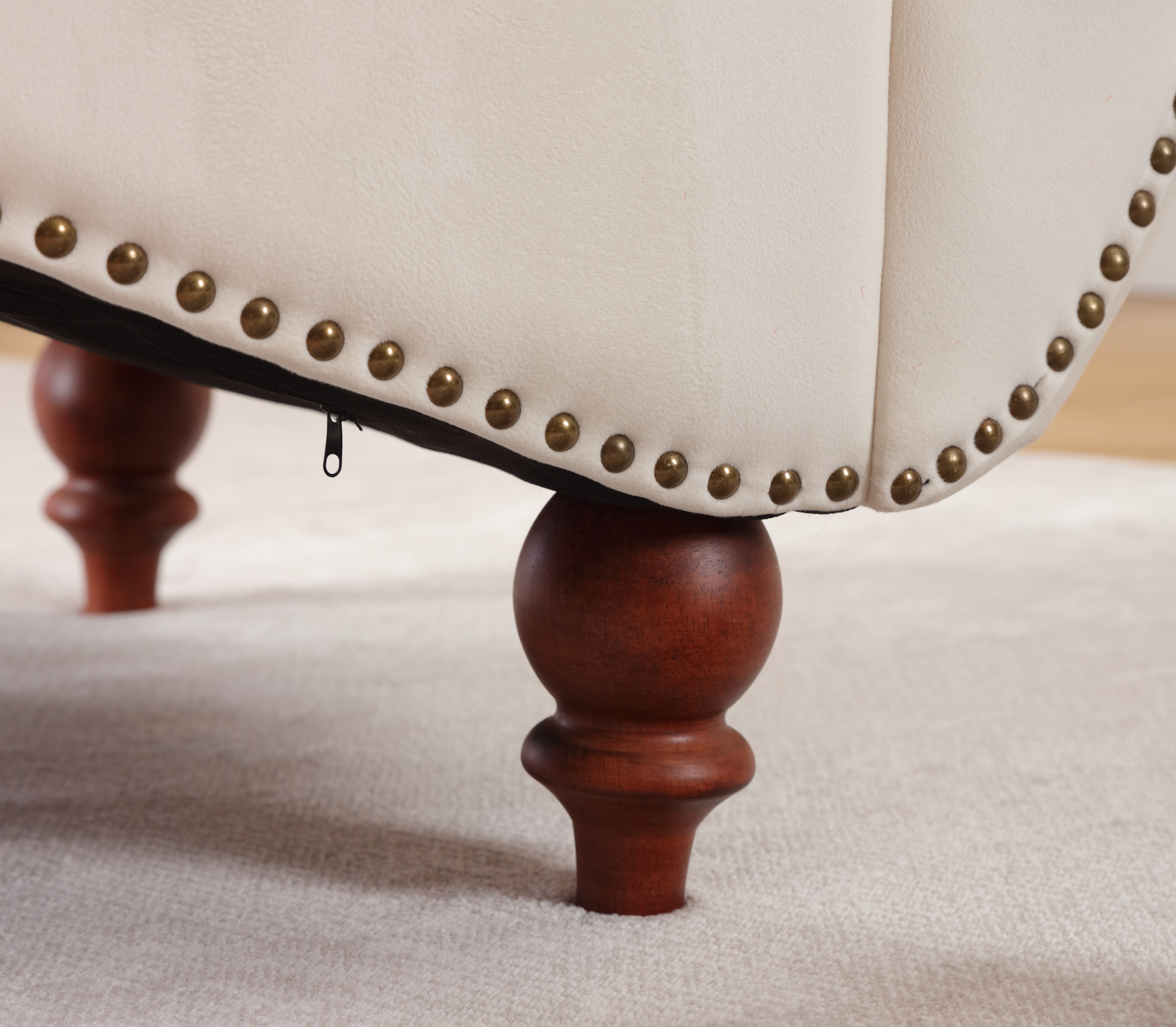 Upholstered Indoor Chaise Lounge,Medieval chaise longue
