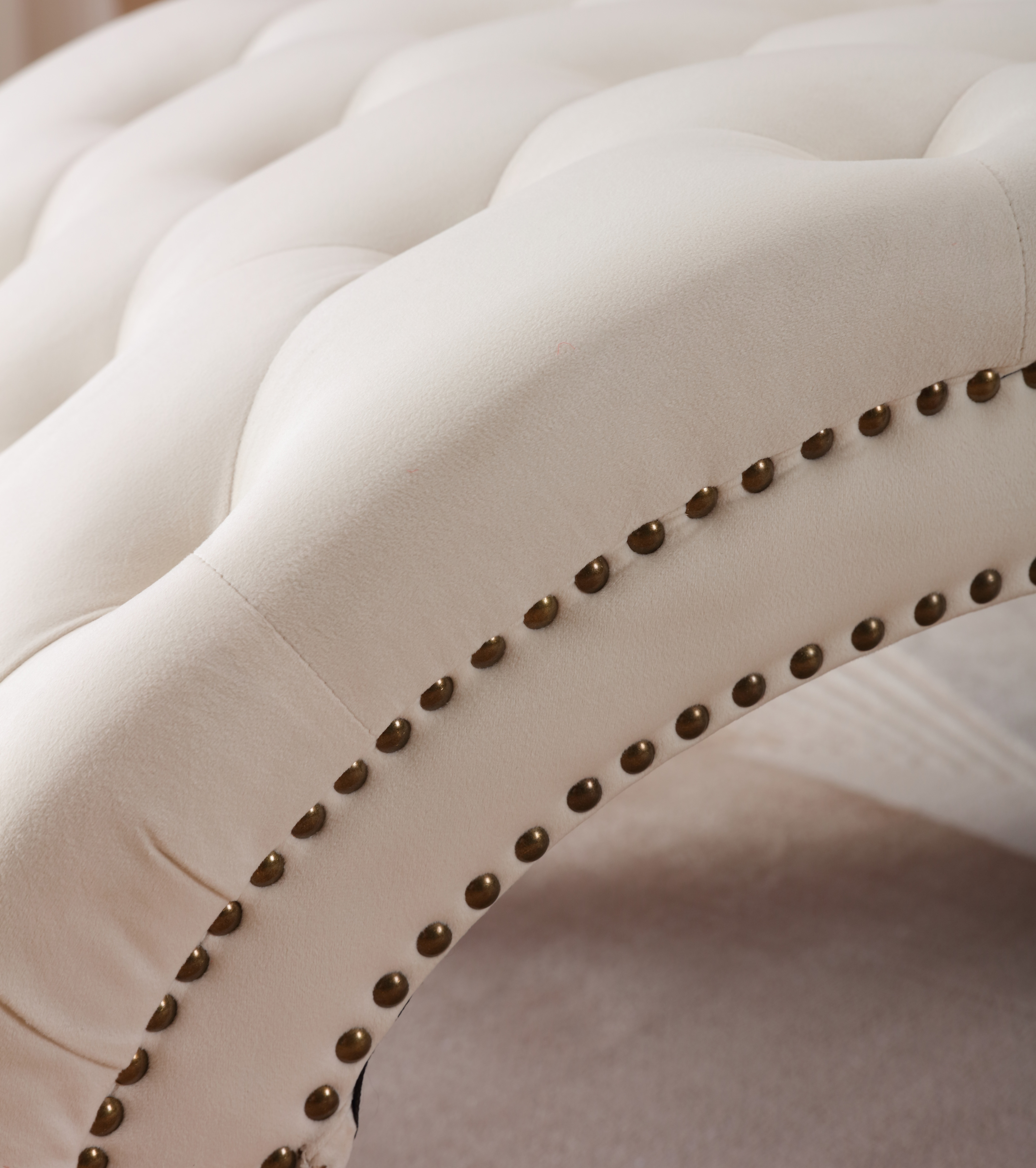 Upholstered Indoor Chaise Lounge,Medieval Chaise Longue_voghion.com